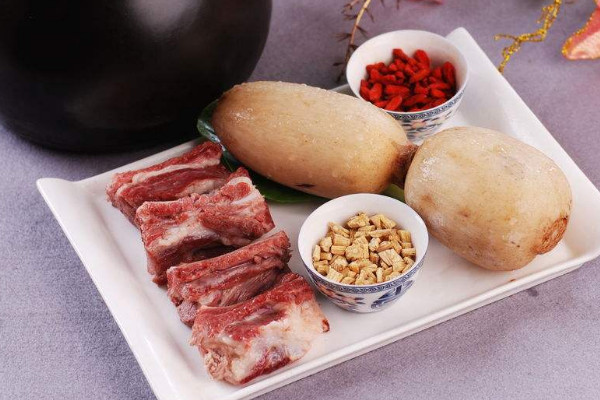 蓮藕怎么知道它粉不粉？別光看外表還得看孔數(shù)
