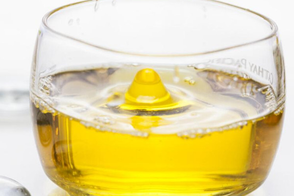 正宗山茶油多少錢一斤？從這4個(gè)方面來(lái)辨別真假性