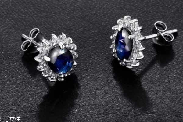 純銀耳釘怎么清洗 這些方法都要掌握 純銀耳釘怎么清洗 這些方法都要掌握