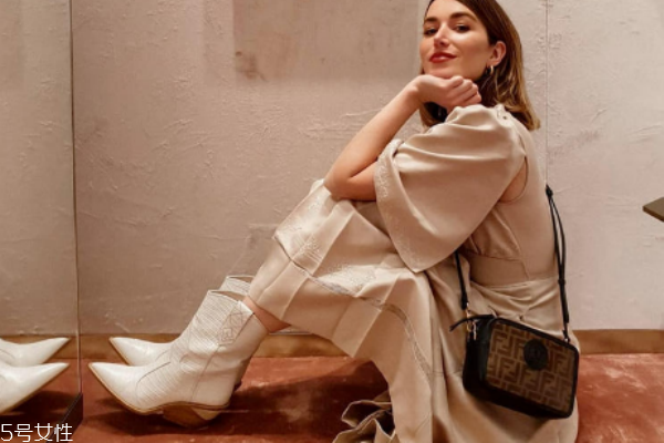 秋季包包搭配圖片 每一款都很實(shí)用 秋季包包搭配圖片 每一款都很實(shí)用