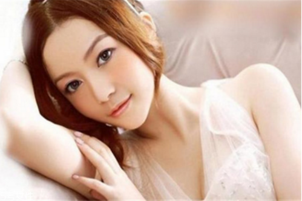 油性皮膚喜歡掉妝，小編來教你怎么辦