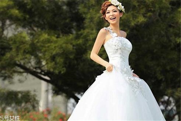 婚紗費用是用彩禮錢嗎 沒有嚴(yán)格規(guī)定