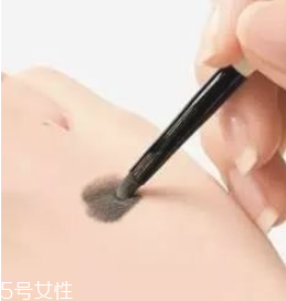 內(nèi)眼線怎么畫(huà)圖解 超實(shí)用的眼線畫(huà)法技巧