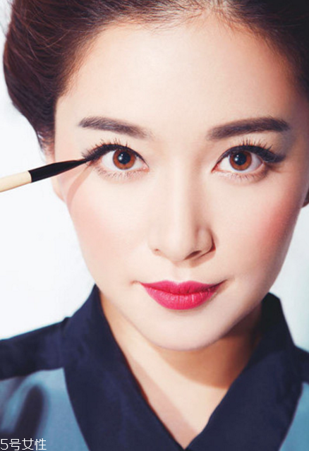內(nèi)眼線怎么畫(huà)圖解 超實(shí)用的眼線畫(huà)法技巧