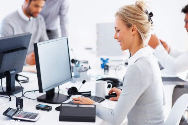 下午臉色發(fā)黑怎么回事 及時改正自己的不良習(xí)慣 下午臉色發(fā)黑怎么回事 及時改正自己的不良習(xí)慣