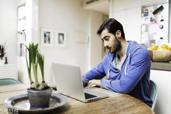 下午臉色發(fā)黑怎么回事 及時改正自己的不良習(xí)慣 下午臉色發(fā)黑怎么回事 及時改正自己的不良習(xí)慣