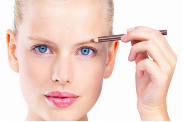 畫眉用什么洗 畫眉記得卸妝 畫眉用什么洗 畫眉記得卸妝