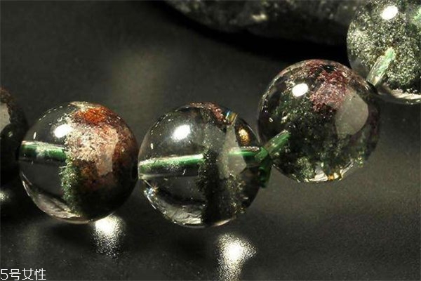 綠幽靈水晶的功效與作用 給你帶來好運氣 綠幽靈水晶的功效與作用 給你帶來好運氣