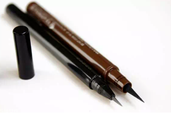 旋轉(zhuǎn)眉筆和鉛筆眉筆哪個(gè)好 2大眉筆pk 旋轉(zhuǎn)眉筆和鉛筆眉筆哪個(gè)好 2大眉筆pk