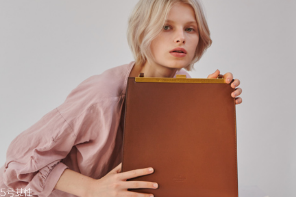 皮包護(hù)理用什么油 要注意這些 皮包護(hù)理用什么油 要注意這些