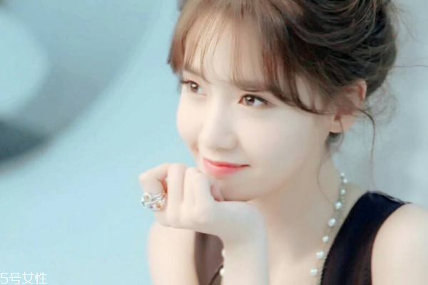 去角質(zhì)應(yīng)該什么時(shí)候用 出現(xiàn)這些信號(hào)就動(dòng)手 去角質(zhì)應(yīng)該什么時(shí)候用 出現(xiàn)這些信號(hào)就動(dòng)手