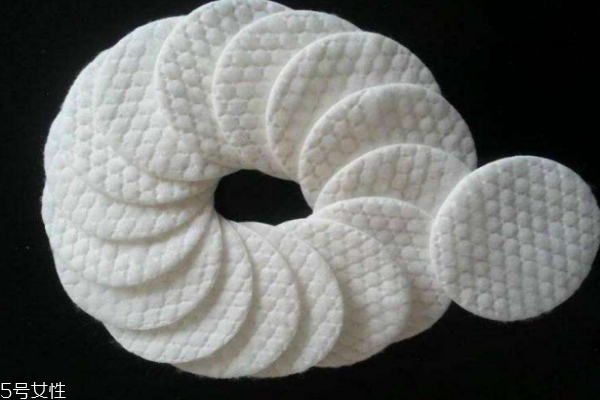 化妝棉真的有用嗎 省水不是偽科學(xué) 化妝棉真的有用嗎 省水不是偽科學(xué)