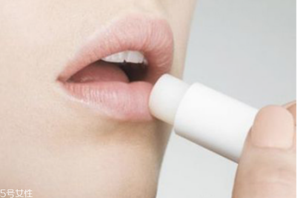 唇紋深是什么原因 教你輕松消除唇紋 唇紋深是什么原因 教你輕松消除唇紋