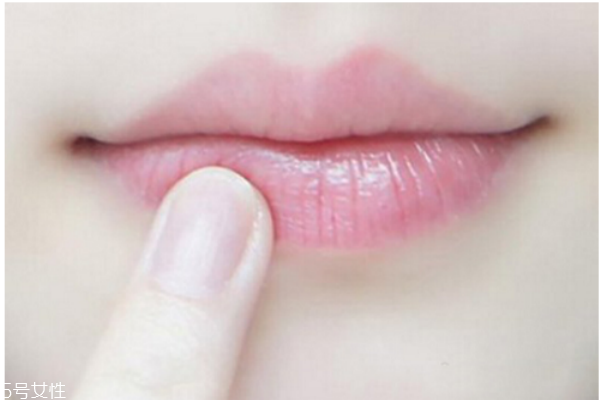 唇紋深是什么原因 教你輕松消除唇紋 唇紋深是什么原因 教你輕松消除唇紋