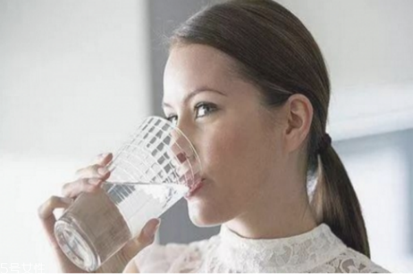 唇紋深是什么原因 教你輕松消除唇紋 唇紋深是什么原因 教你輕松消除唇紋