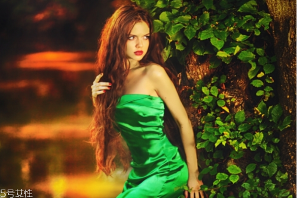 用鹽水洗臉可以收縮毛孔嗎 這樣用鹽水洗臉最干凈 用鹽水洗臉可以收縮毛孔嗎 這樣用鹽水洗臉最干凈