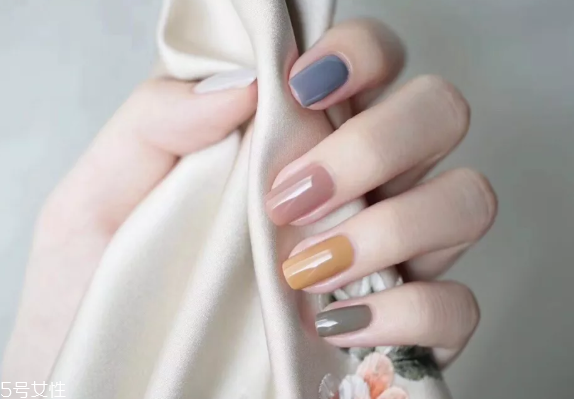 高級莫蘭迪色美甲圖片 這幾款盡顯低調(diào)淡雅氣質(zhì) 高級莫蘭迪色美甲圖片 這幾款盡顯低調(diào)淡雅氣質(zhì)