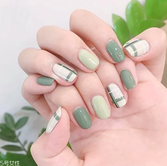 高級莫蘭迪色美甲圖片 這幾款盡顯低調(diào)淡雅氣質(zhì) 高級莫蘭迪色美甲圖片 這幾款盡顯低調(diào)淡雅氣質(zhì)