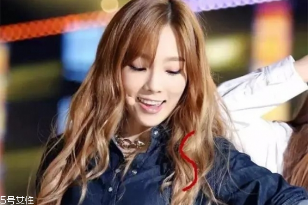 自己卷發(fā)怎么樣更持久 自己卷發(fā)定型 自己卷發(fā)怎么樣更持久 自己卷發(fā)定型