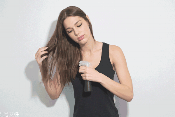 自己卷發(fā)怎么樣更持久 自己卷發(fā)定型 自己卷發(fā)怎么樣更持久 自己卷發(fā)定型
