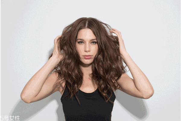 自己卷發(fā)怎么樣更持久 自己卷發(fā)定型 自己卷發(fā)怎么樣更持久 自己卷發(fā)定型