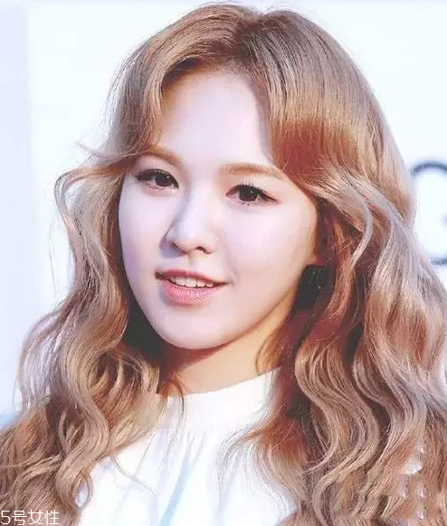 自己卷發(fā)怎么樣更持久 自己卷發(fā)定型 自己卷發(fā)怎么樣更持久 自己卷發(fā)定型