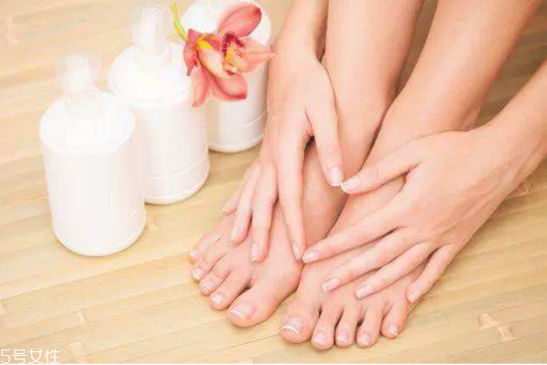 冬天小腿皮膚干燥起屑怎么辦 日本最好用的身體乳推薦 冬天小腿皮膚干燥起屑怎么辦 日本最好用的身體乳推薦