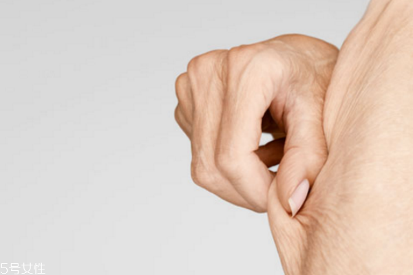 皮膚松弛，你應(yīng)該為肌膚補(bǔ)充營(yíng)養(yǎng)