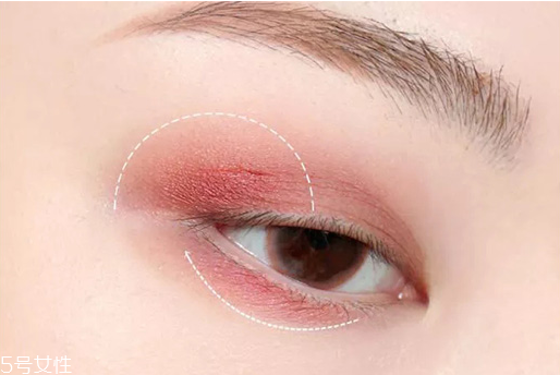 日系甜美約會(huì)妝容畫法 仙女必學(xué)秋冬眼妝 日系甜美約會(huì)妝容畫法 仙女必學(xué)秋冬眼妝