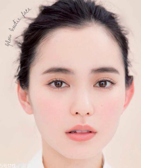 日系甜美約會(huì)妝容畫法 仙女必學(xué)秋冬眼妝 日系甜美約會(huì)妝容畫法 仙女必學(xué)秋冬眼妝