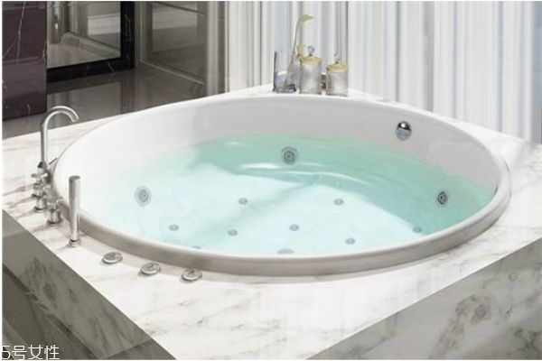 浴缸尺寸一般多大合適 浴缸的分類及特點 浴缸尺寸一般多大合適 浴缸的分類及特點