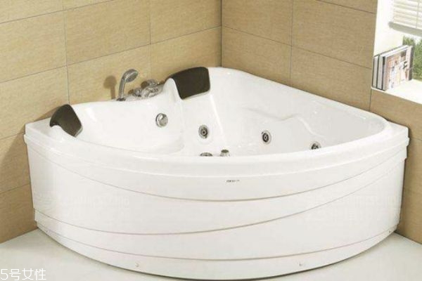浴缸尺寸一般多大合適 浴缸的分類及特點 浴缸尺寸一般多大合適 浴缸的分類及特點