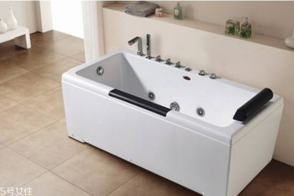 浴缸尺寸一般多大合適 浴缸的分類及特點 浴缸尺寸一般多大合適 浴缸的分類及特點