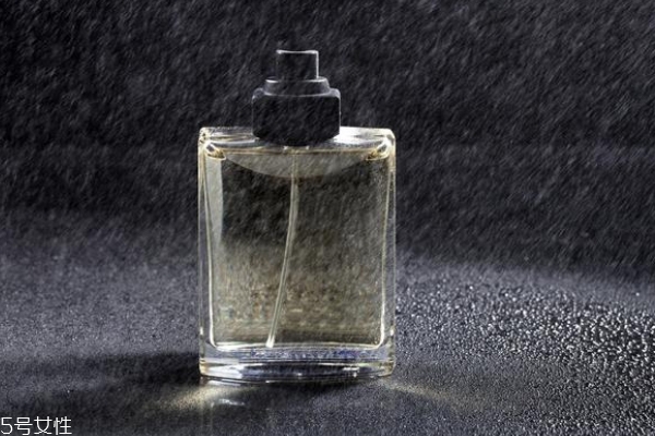 如何辨別香水品質(zhì) 劣質(zhì)香水威脅健康 如何辨別香水品質(zhì) 劣質(zhì)香水威脅健康