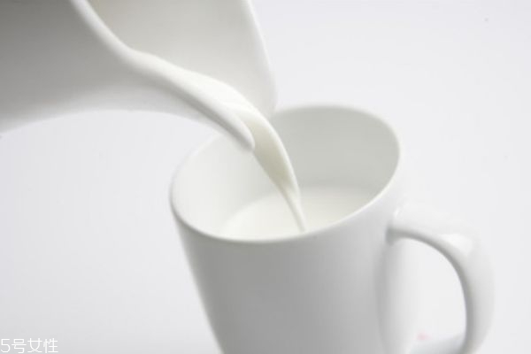 蒸臉器可以加牛奶嗎 蒸臉器放牛奶要注意什么 蒸臉器可以加牛奶嗎 蒸臉器放牛奶要注意什么