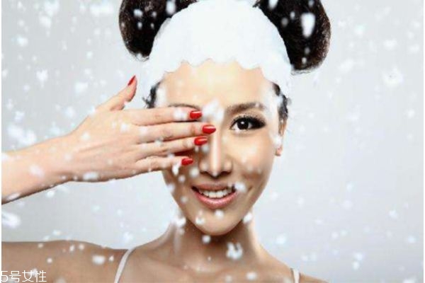 怎么用洗面奶洗臉 洗面奶正確洗臉?lè)绞? alt=