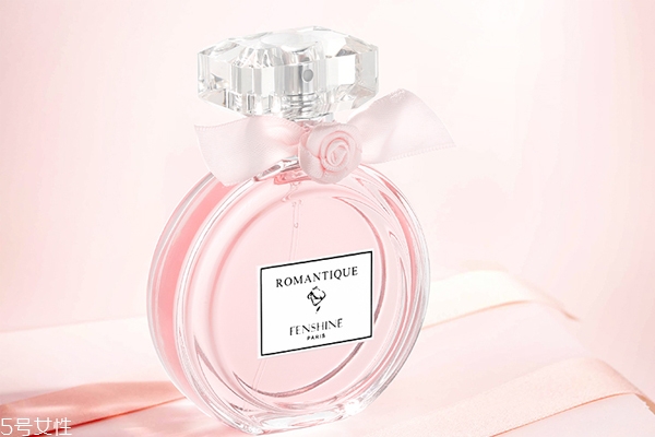 噴香水也是有講究的，怎么讓香味更持久
