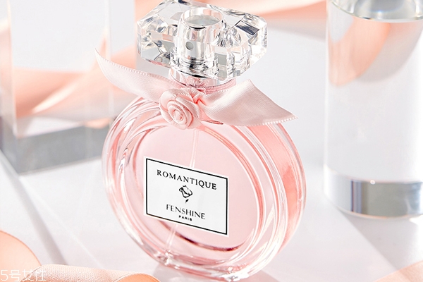 噴香水也是有講究的，怎么讓香味更持久