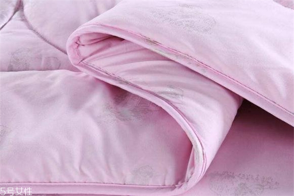 羊毛被可以曬太陽嗎 晾曬時(shí)間要注意 羊毛被可以曬太陽嗎 晾曬時(shí)間要注意