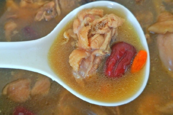 雞湯會上火嗎 它是溫補(bǔ)的