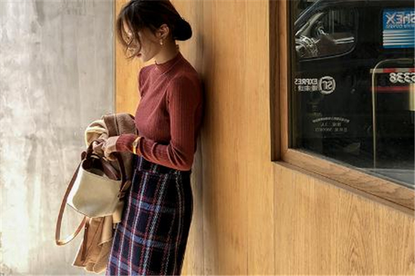 毛呢裙子大了怎么改小 這樣做更合身 毛呢裙子大了怎么改小 這樣做更合身