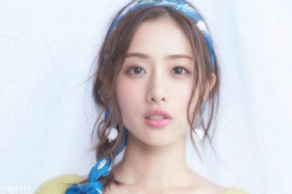 韓國(guó)淡妝化妝步驟 小清新妝容畫法教程