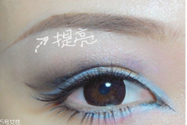 2018圣誕節(jié)創(chuàng)意妝容教程 圣誕小鹿妝 2018圣誕節(jié)創(chuàng)意妝容教程 圣誕小鹿妝