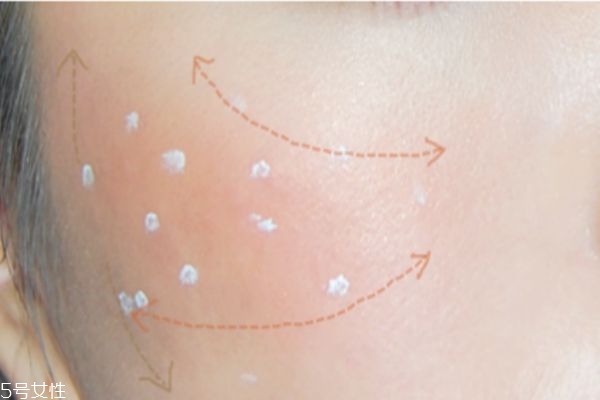 2018圣誕節(jié)創(chuàng)意妝容教程 圣誕小鹿妝 2018圣誕節(jié)創(chuàng)意妝容教程 圣誕小鹿妝