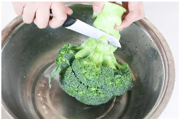 西蘭花里的蟲子怎么辦 一招清洗蟲卵全出來(lái)