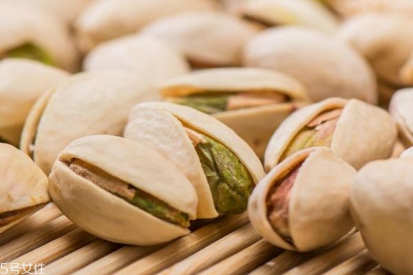 開(kāi)心果不能和什么一起吃 開(kāi)心果的功效和作用