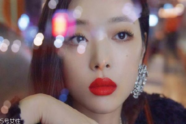 雅詩蘭黛金管唇膏圣誕限定304 雅詩蘭黛圣誕限定口紅試色 雅詩蘭黛金管唇膏圣誕限定304 雅詩蘭黛圣誕限定口紅試色