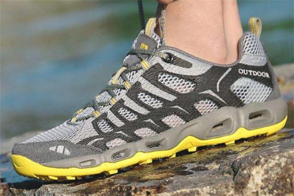 涉水鞋下雨天能穿嗎 沒(méi)什么影響