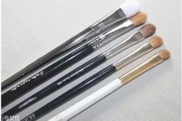 眼影刷分為哪些 眼影刷的分類(lèi)
