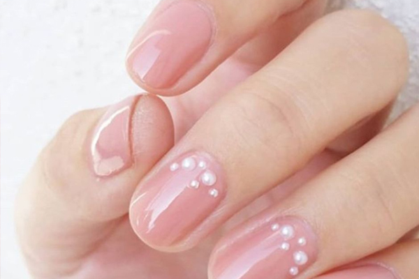 裸粉色指甲油顯手白嗎 裸粉色4個(gè)去黃顯白方法 裸粉色指甲油顯手白嗎 裸粉色4個(gè)去黃顯白方法